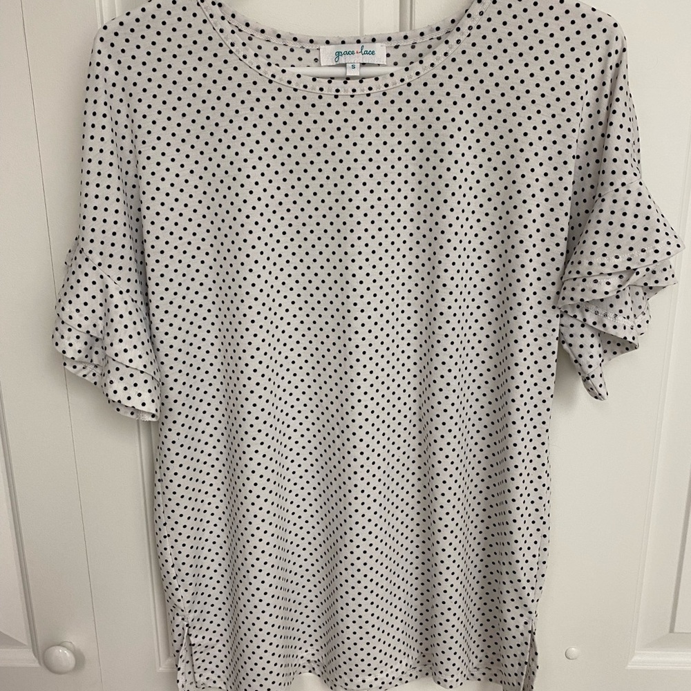 Grace and Lace polka dot tee size S